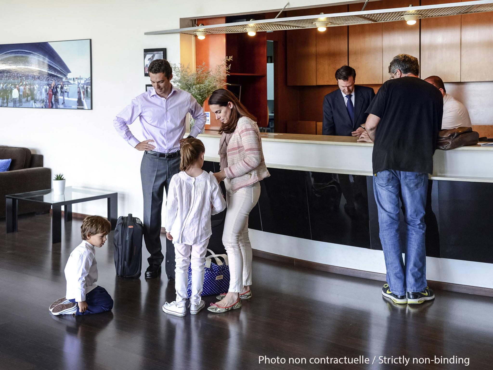 Mercure Warszawa Airport Екстер'єр фото
